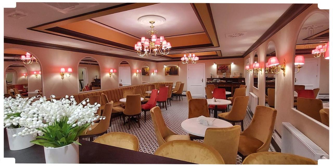 RadziejówArkadia公寓式酒店 外观 照片